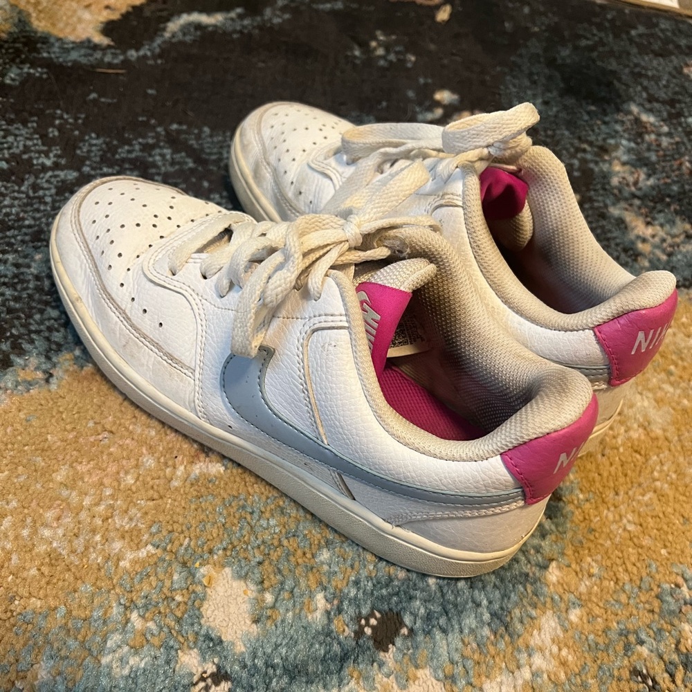 Nike shoes 7.5